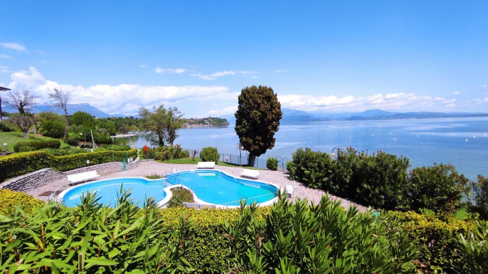 Front Lake Amazing View Manerba del Garda Exterior foto