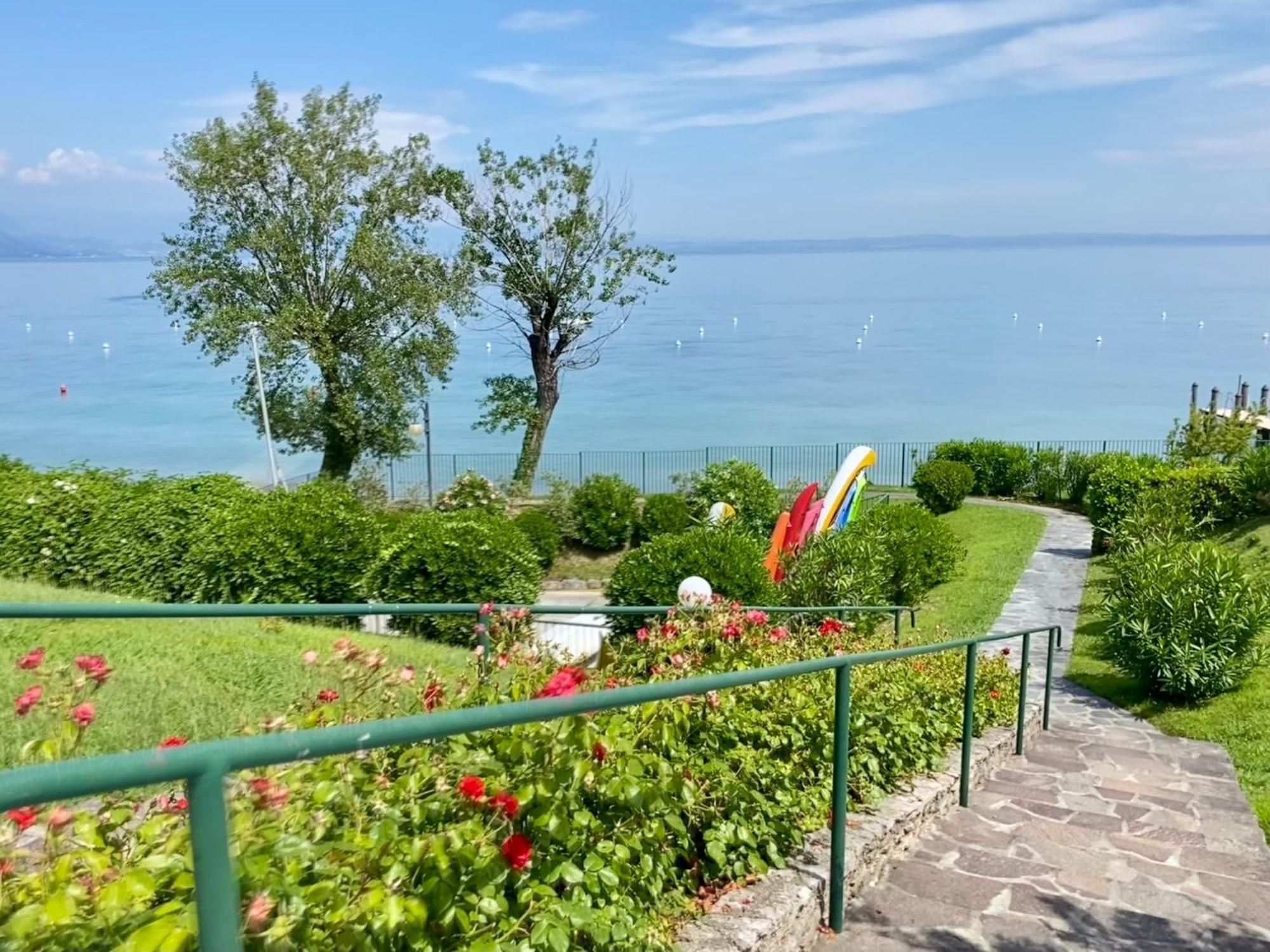 Front Lake Amazing View Manerba del Garda Exterior foto